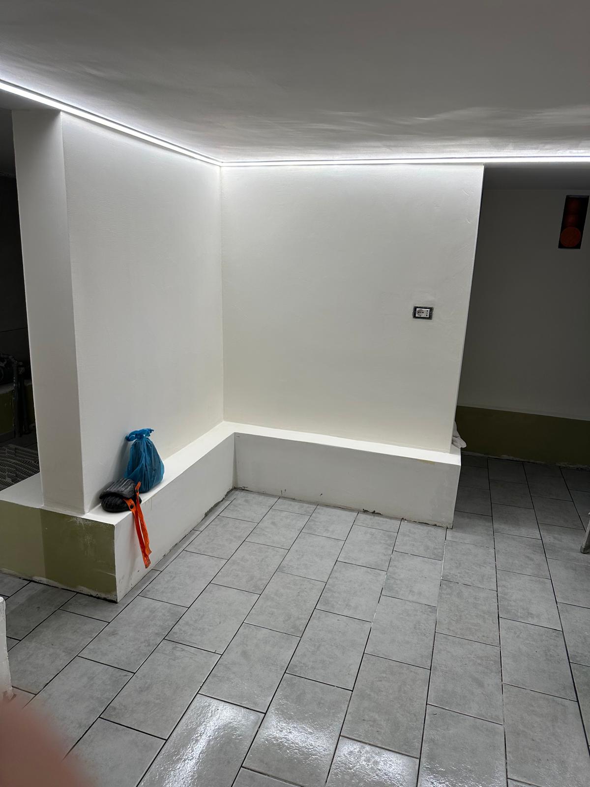 Pavimentazione e illuminazione interna